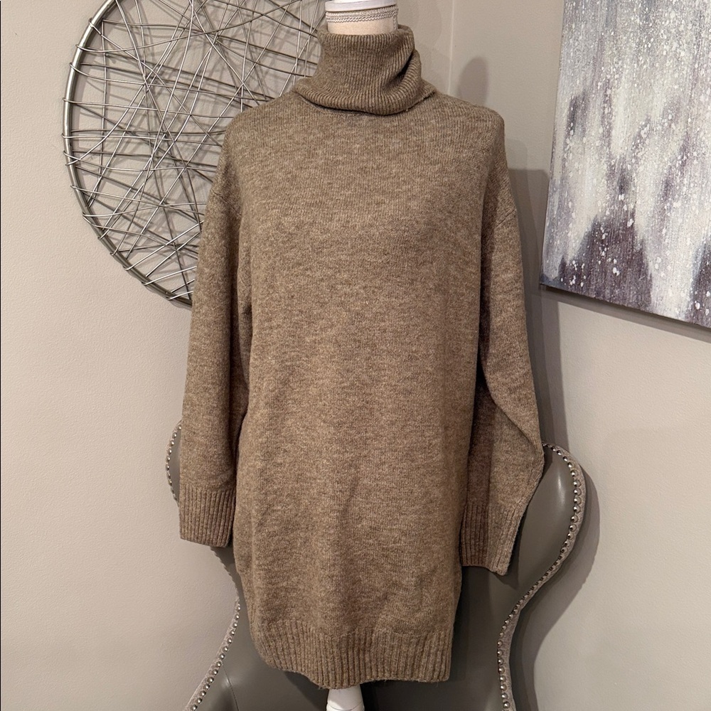 Cowl neck Cozy Tan Turtleneck Sweater (nwt)
